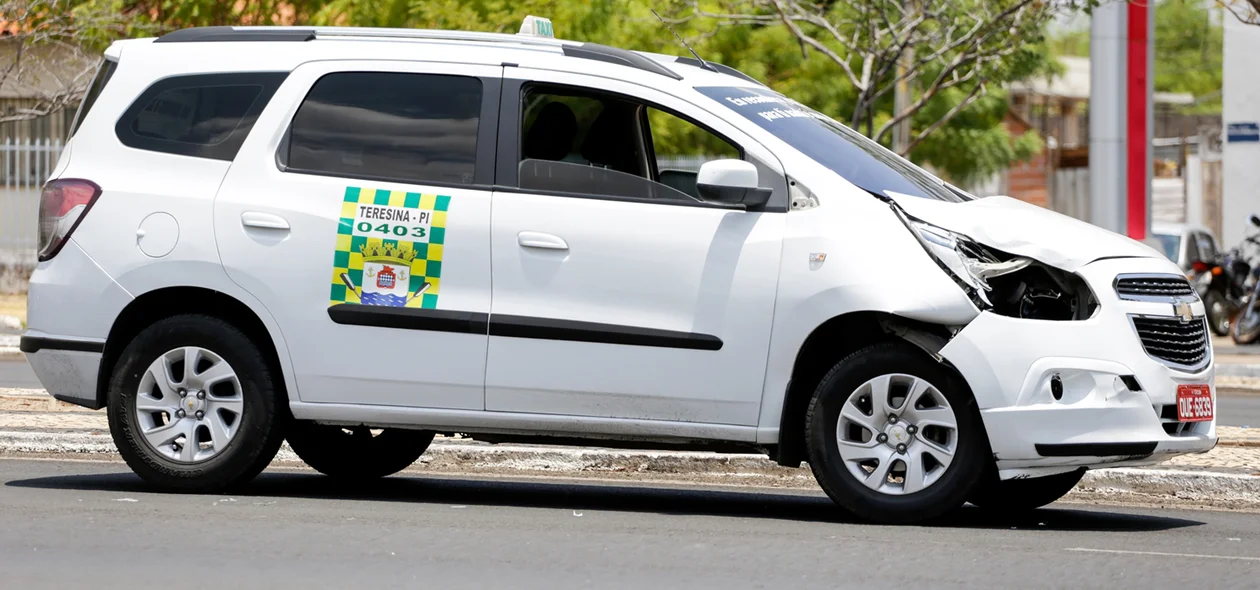 Taxi envolvido no acidente