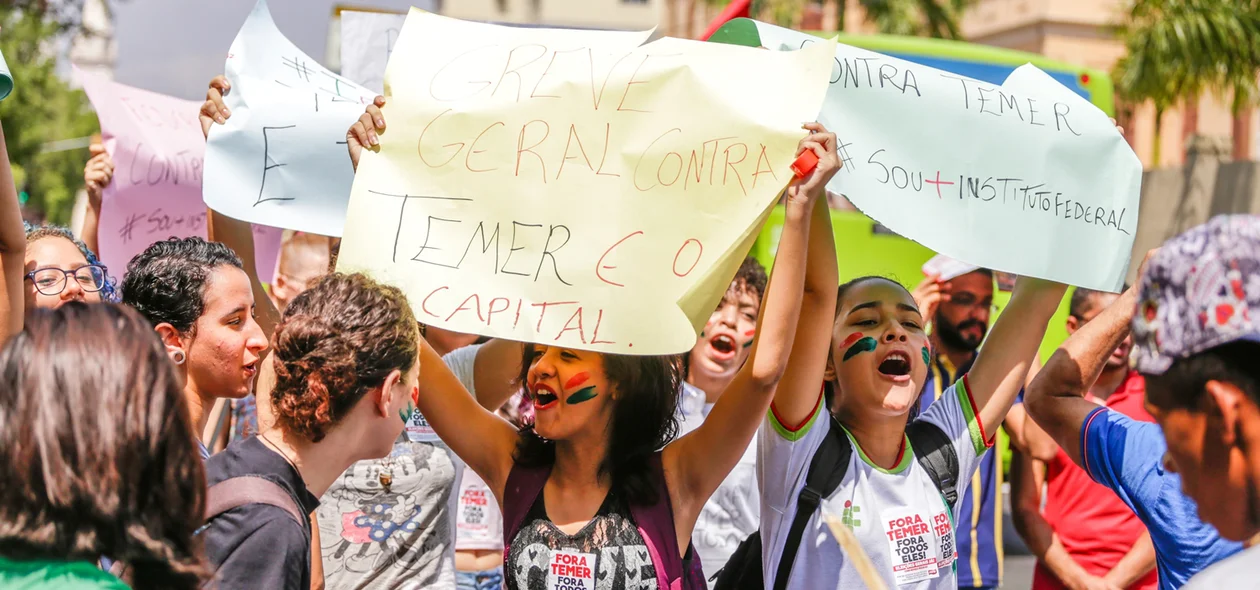 Alunos protestam contra o Governo do Presidente Temer