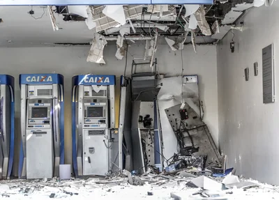 Bandidos explodem caixa eletrônico nesta madrugada em Teresina 