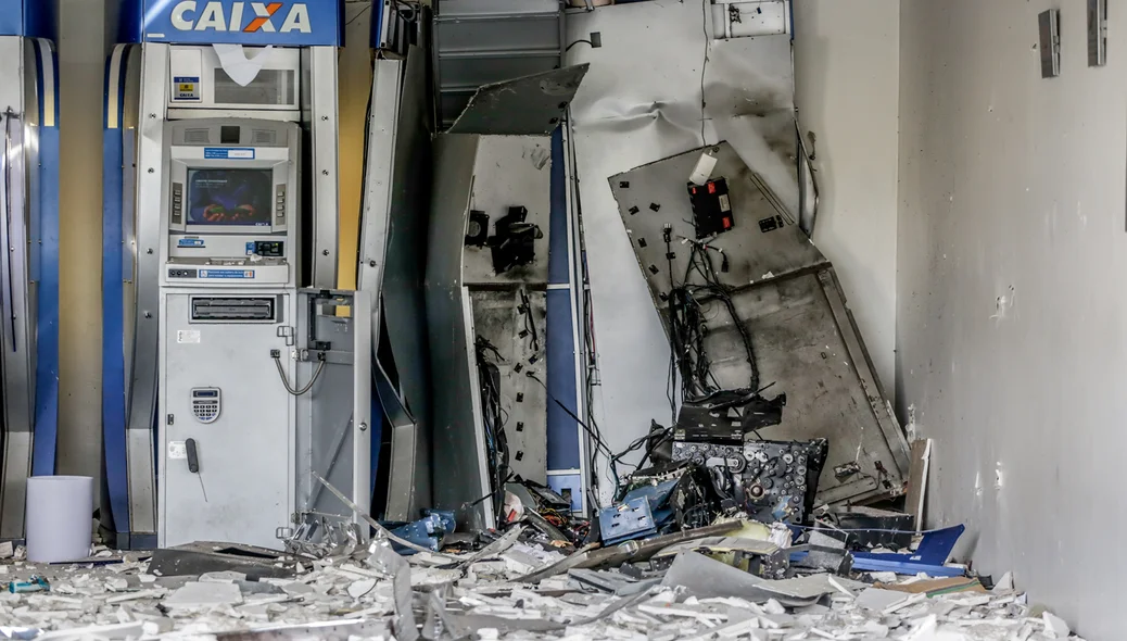 Caixa de Autoatendimento destruído