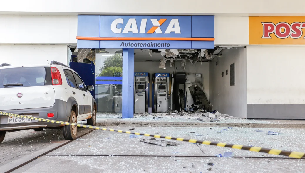 Caixa econômica destruído
