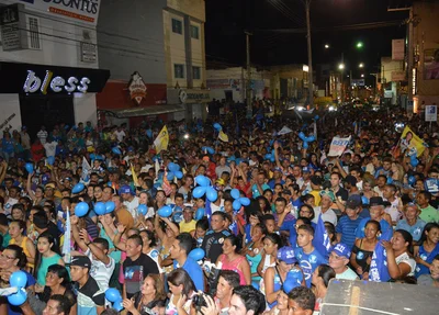 Comício de encerramento de Gil Paraibano reúne multidão