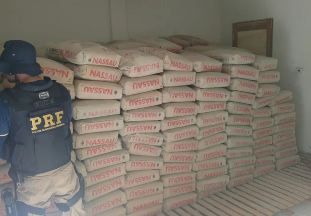 Foram encontrados 390 sacos de cimento na residência