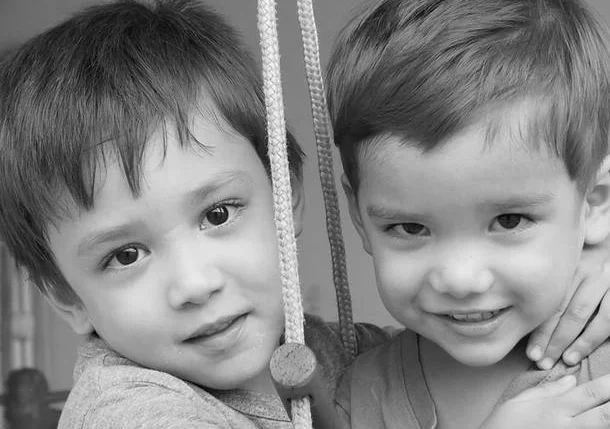 Meninos tinham 3 e 4 anos