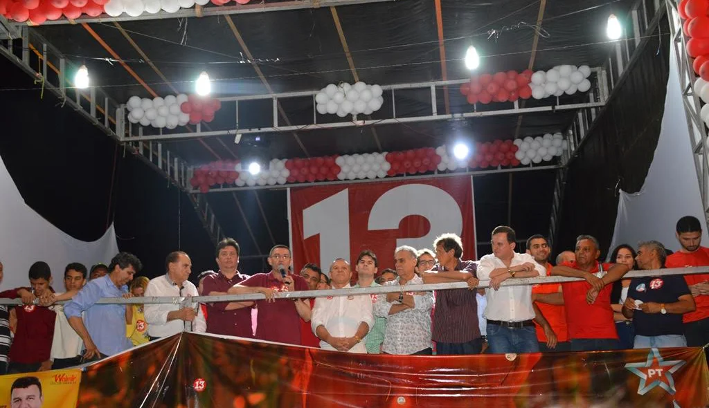Palanque do Padre Walmir reúne lideranças de vários partidos