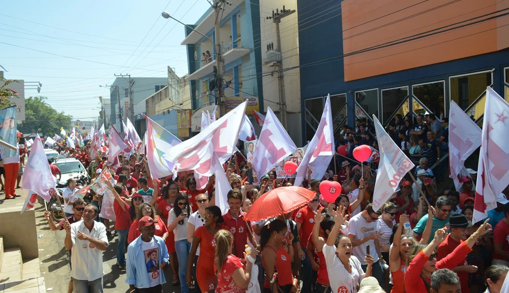 Caminhada do Padre Walmir atrai multidão