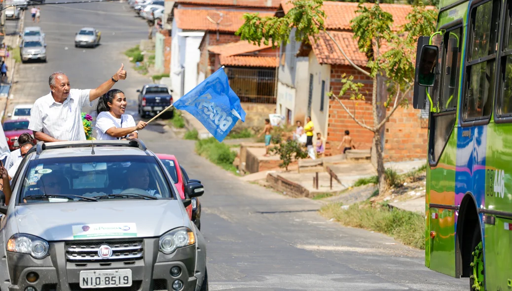 Dr. Pessoa recebe o carinho do motorista de ônibus