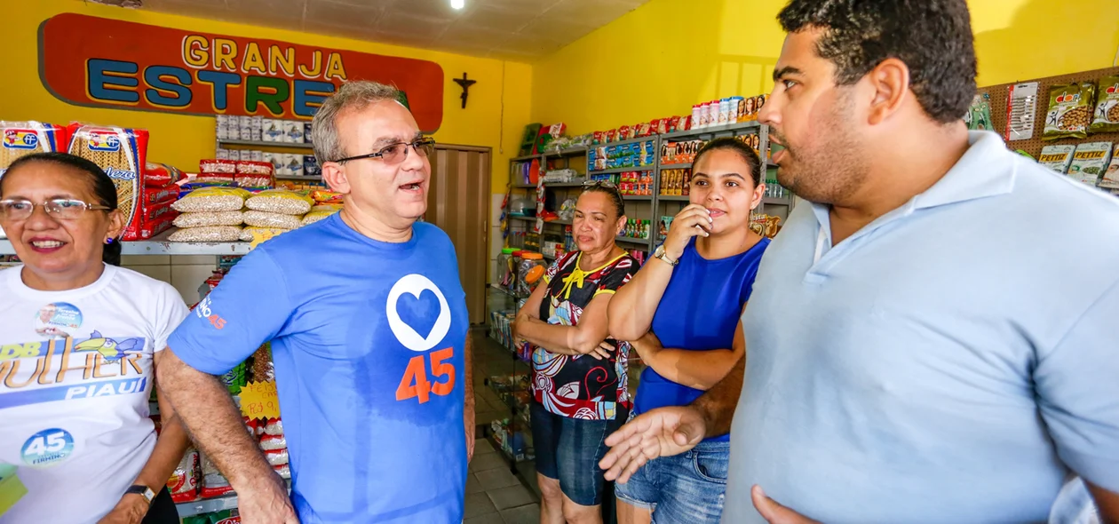 Firmino conversa com comerciantes no mercado do mafuá