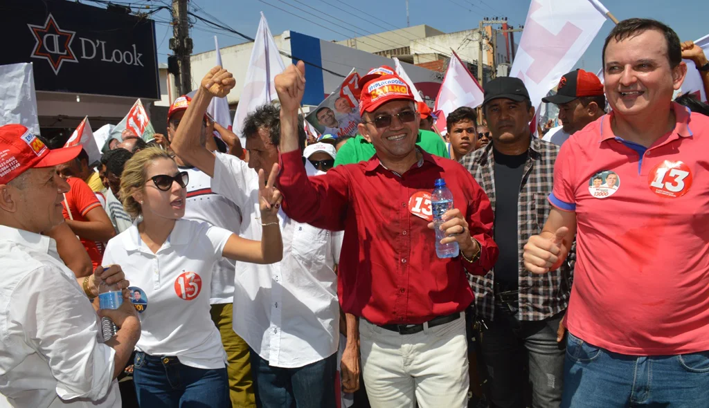 Padre Walmir comanda último ato de campanha