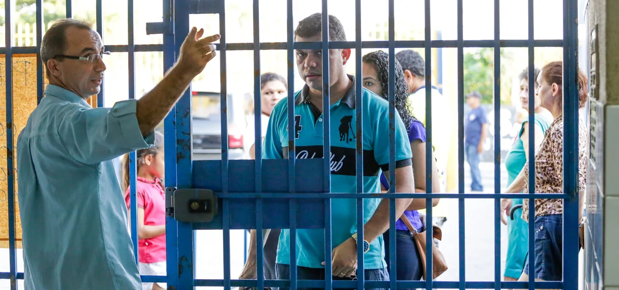 Eleitor chega atrasado no local de votação