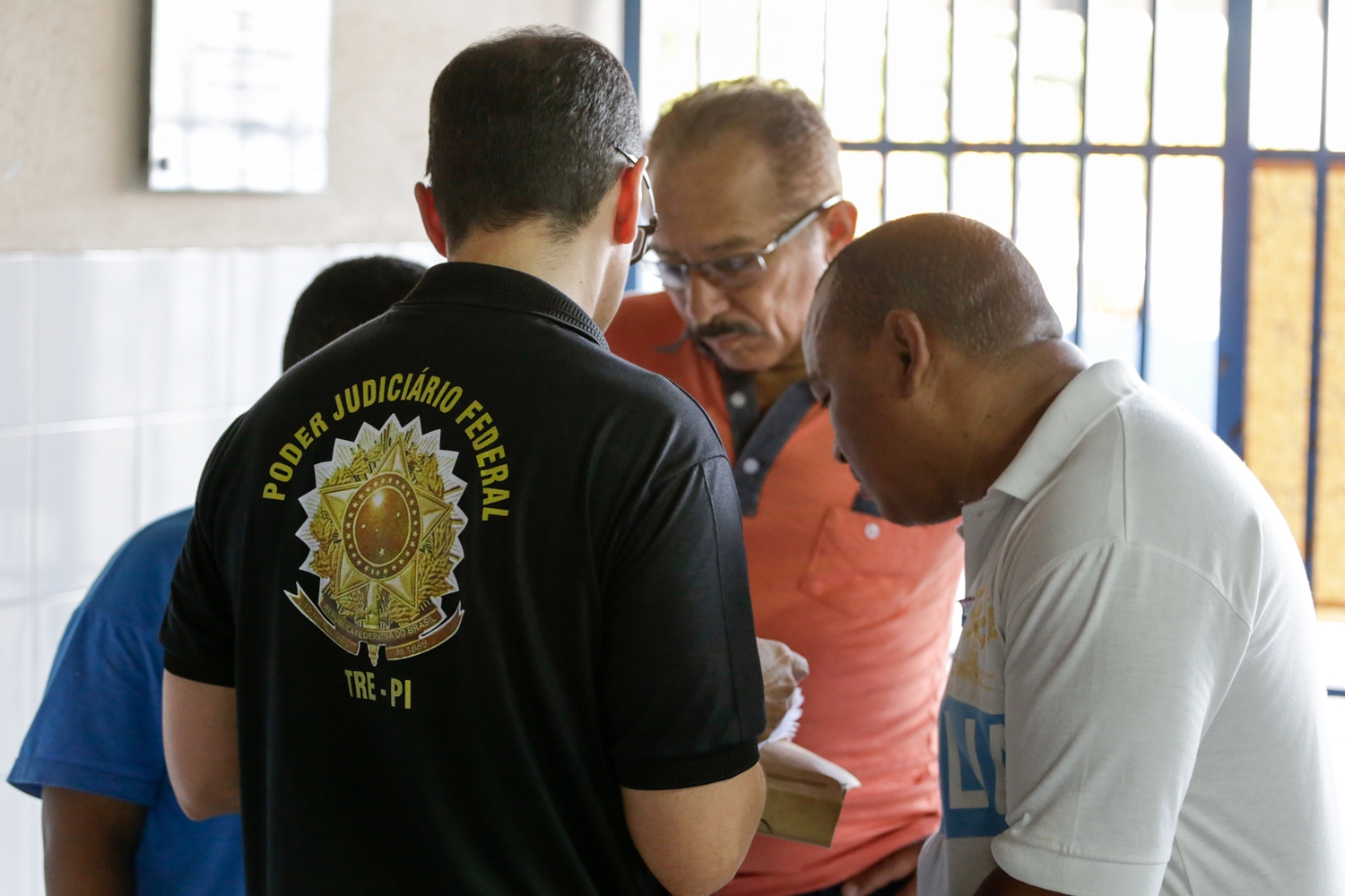 Eleitor tem problemas com local de votação