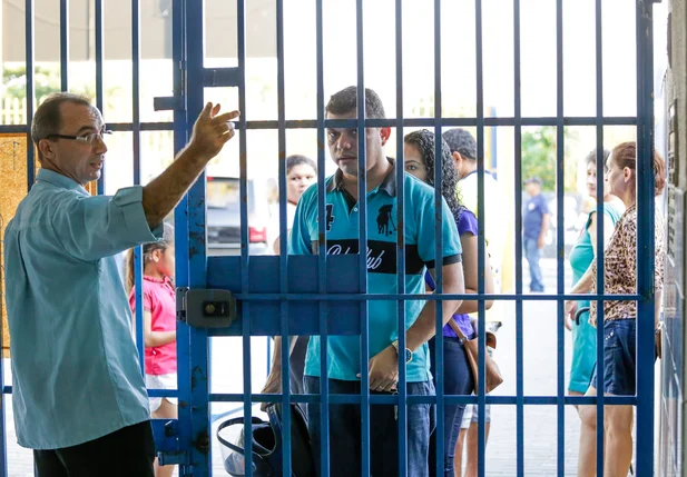 Eleitores chegam atrasados e perdem a votação