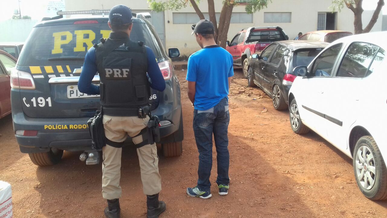 Foi dada cumprimento a um mandado de prisão