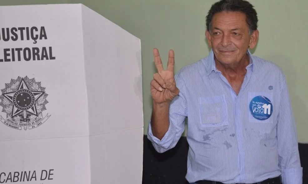 Gil Paraibano acena positivamente..JPG
