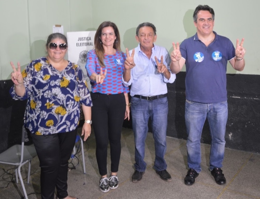 Gil Paraibano ao lado do senador Ciro Nogueira e das deputadas Iracema Portela e Belê Medeiros