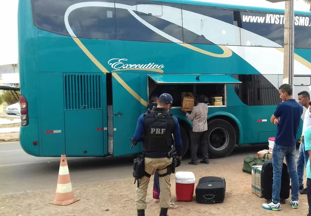 Ônibus na cidade de Corrente