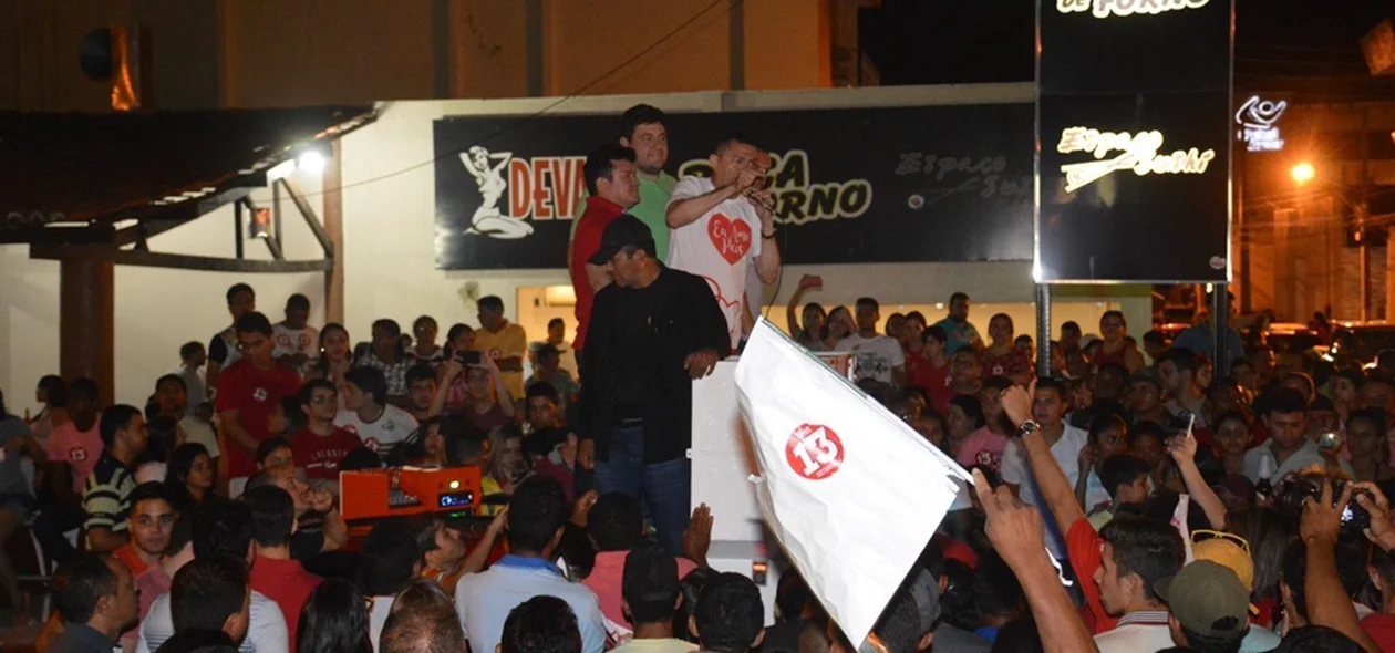 Ao lado do presidente da Câmara de Padre Walmir agradece pela vitória