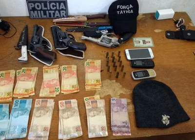 Dinheiro e armas foram apreendidos na cidade de Patos do Piauí