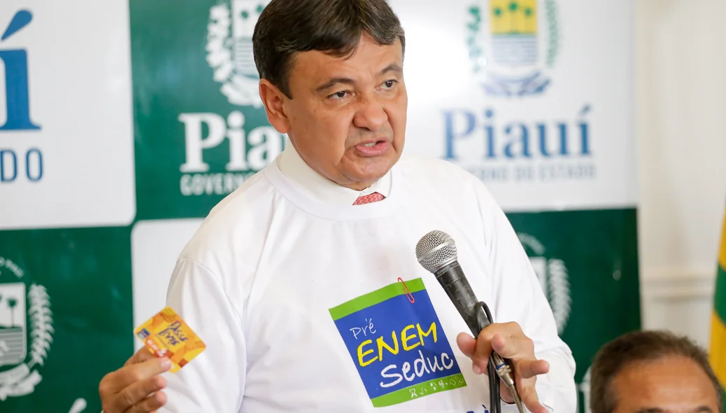 Governador apresenta passe gratuito para alunos da Universidade