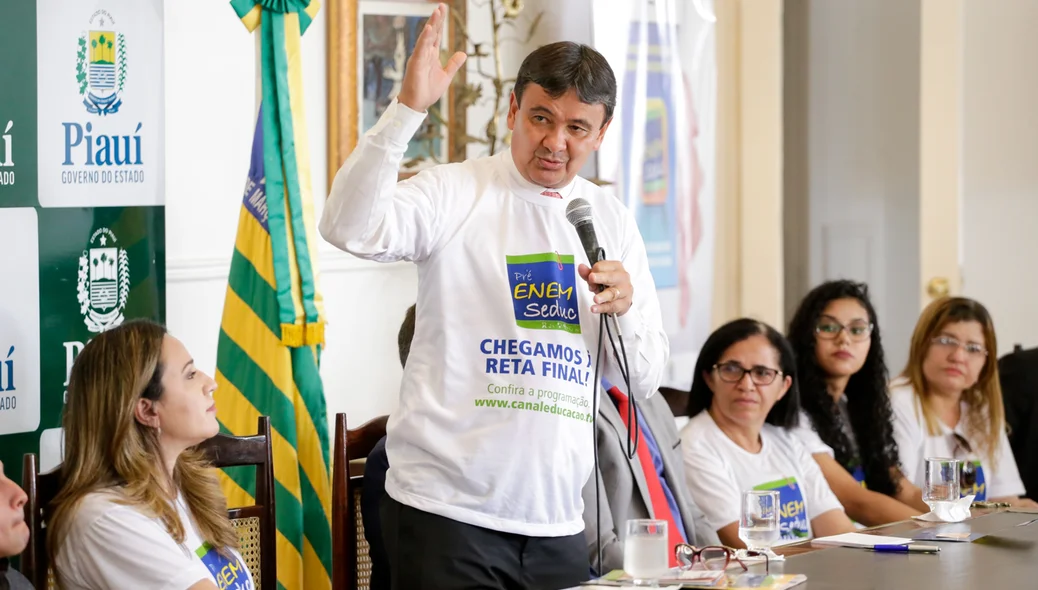 Governador durante seu pronunciamento