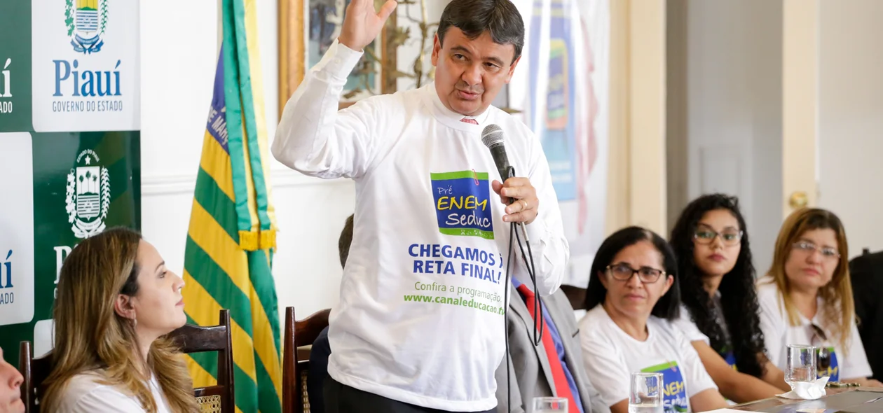 Governador durante seu pronunciamento