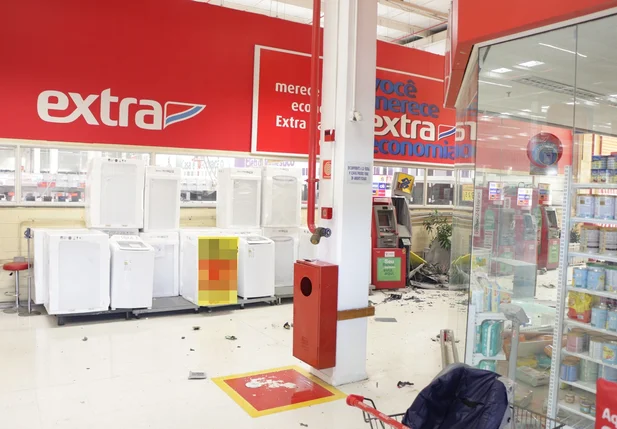 Caixa eletrônico é arrombado no hipermercado Extra em Teresina
