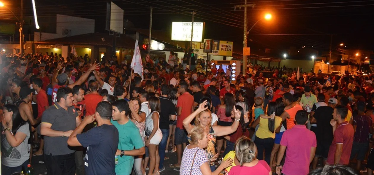 Público lota Praça de Alimentação