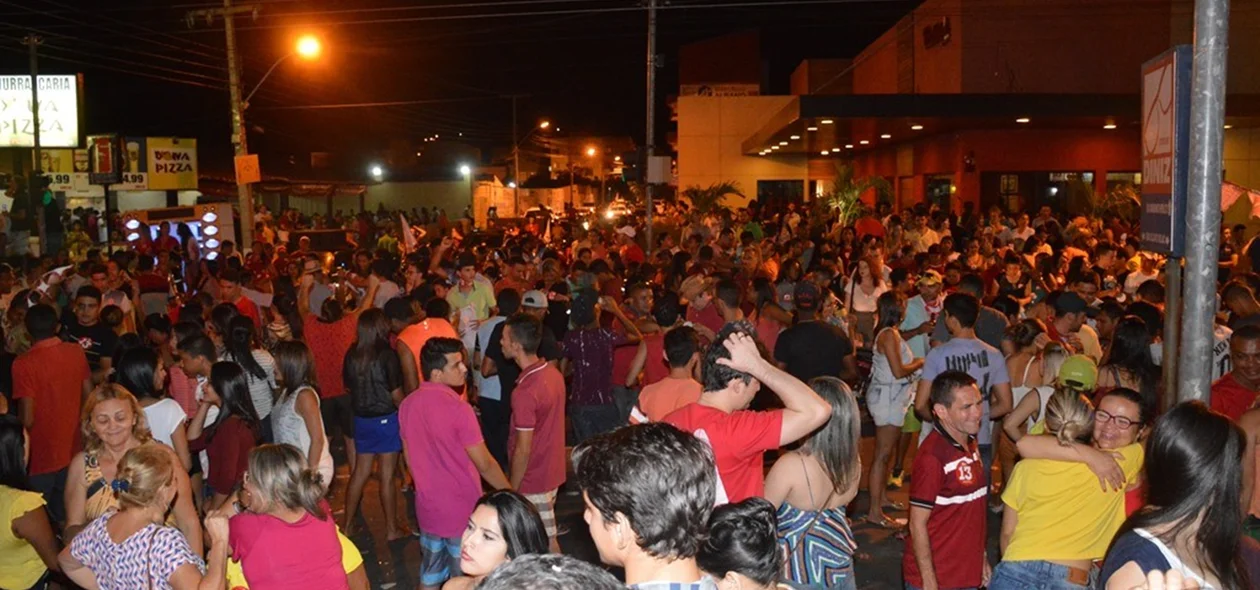 Simpatizantes do Padre Walmir comemoram vitória