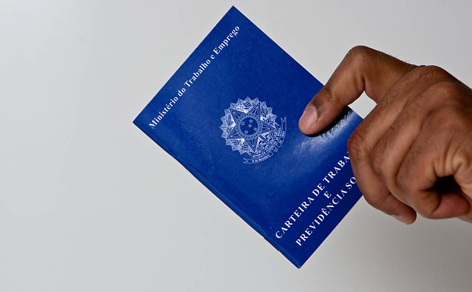 Aposentadoria de parlamentar é 7,5 superior à do INSS