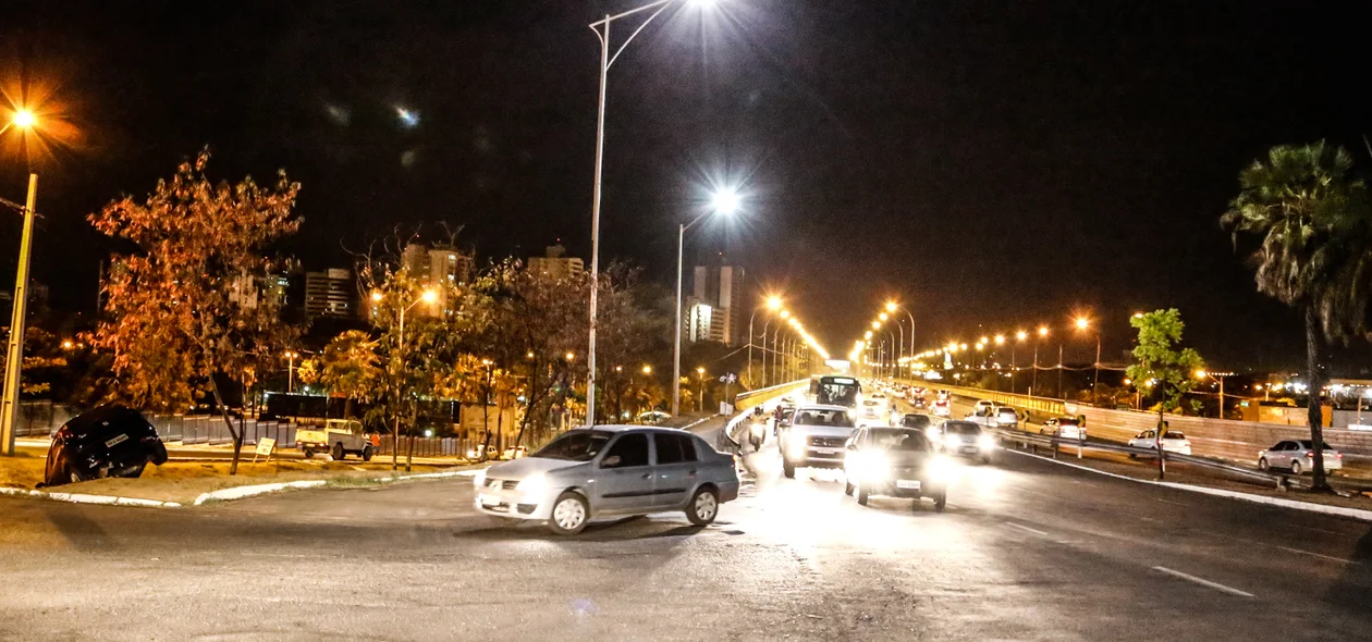 Manobra mal realizada, provoca acidente próximo a ponte