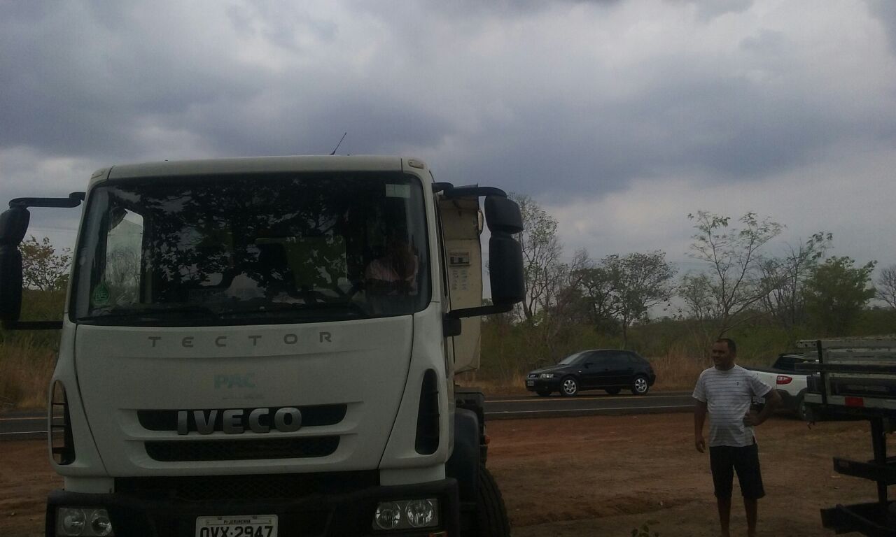 Máquina do PAC na fazenda de Antônio Benvindo