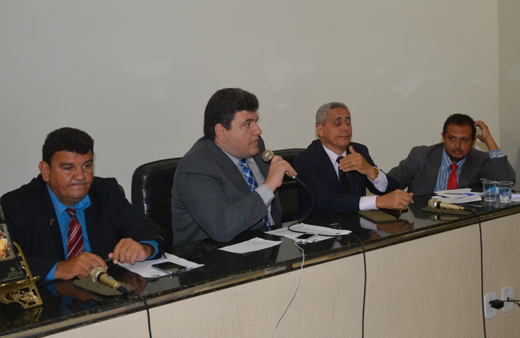 Presidente da Câmara, Hugo Victor, conduziu os trabalhos
