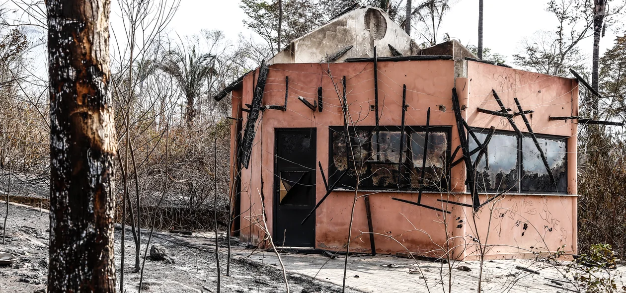 Quiosques também foram queimados no Parque Zoobotânico