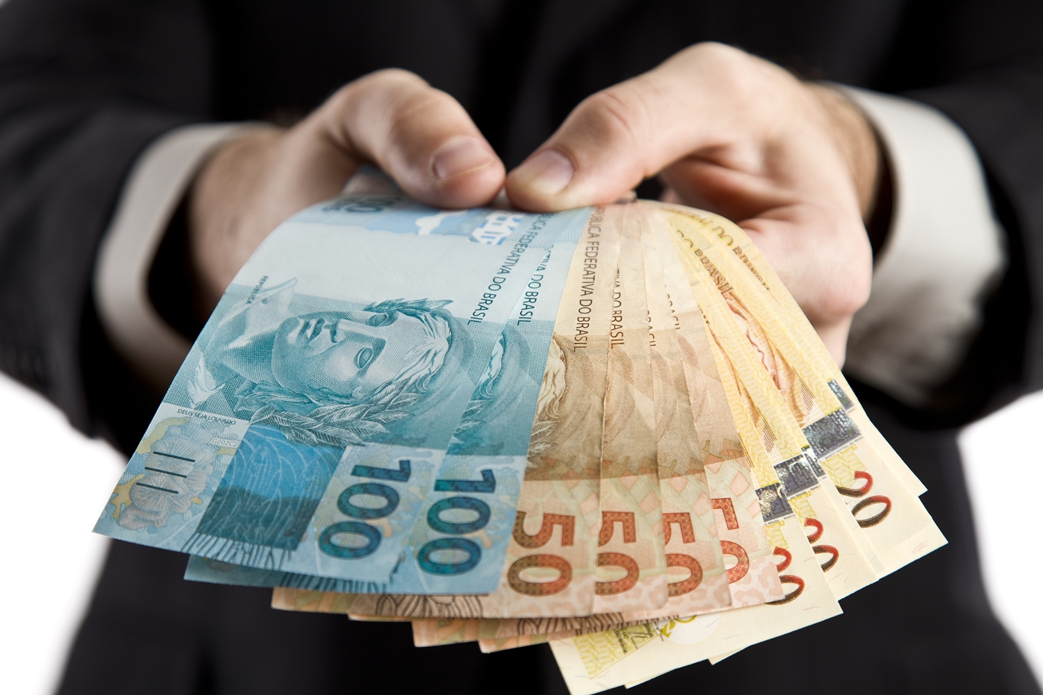 Salário mínimo ideal já passa de R$ 4 mil, diz Dieese