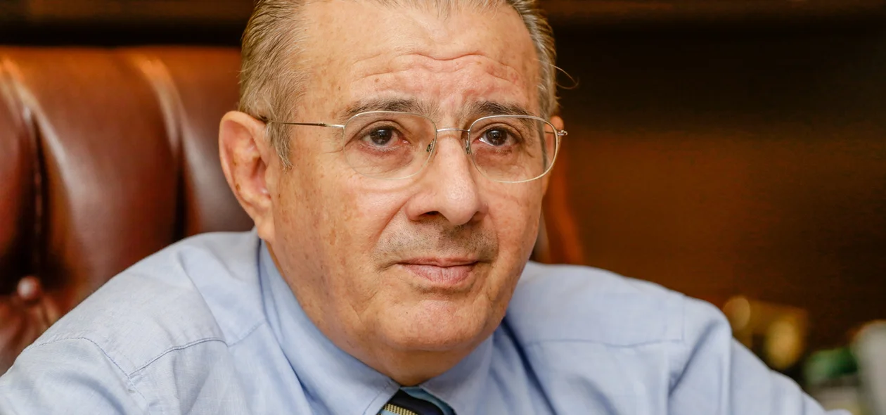 Valdeci Cavalcante se emociona ao falar do seu livro