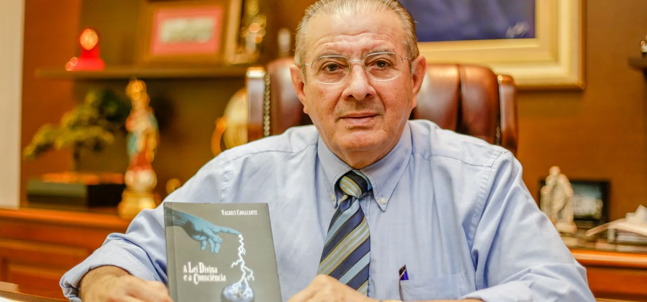 Valdeci Cavalcante apresenta seu livro, A Lei Divina e sua Consciência