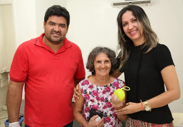 Parceria garante entrega de próteses dentárias em Altos