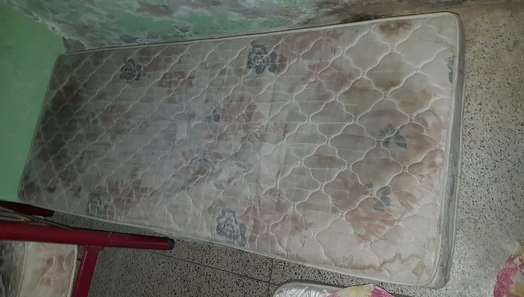 Colchões estão em péssimo estado