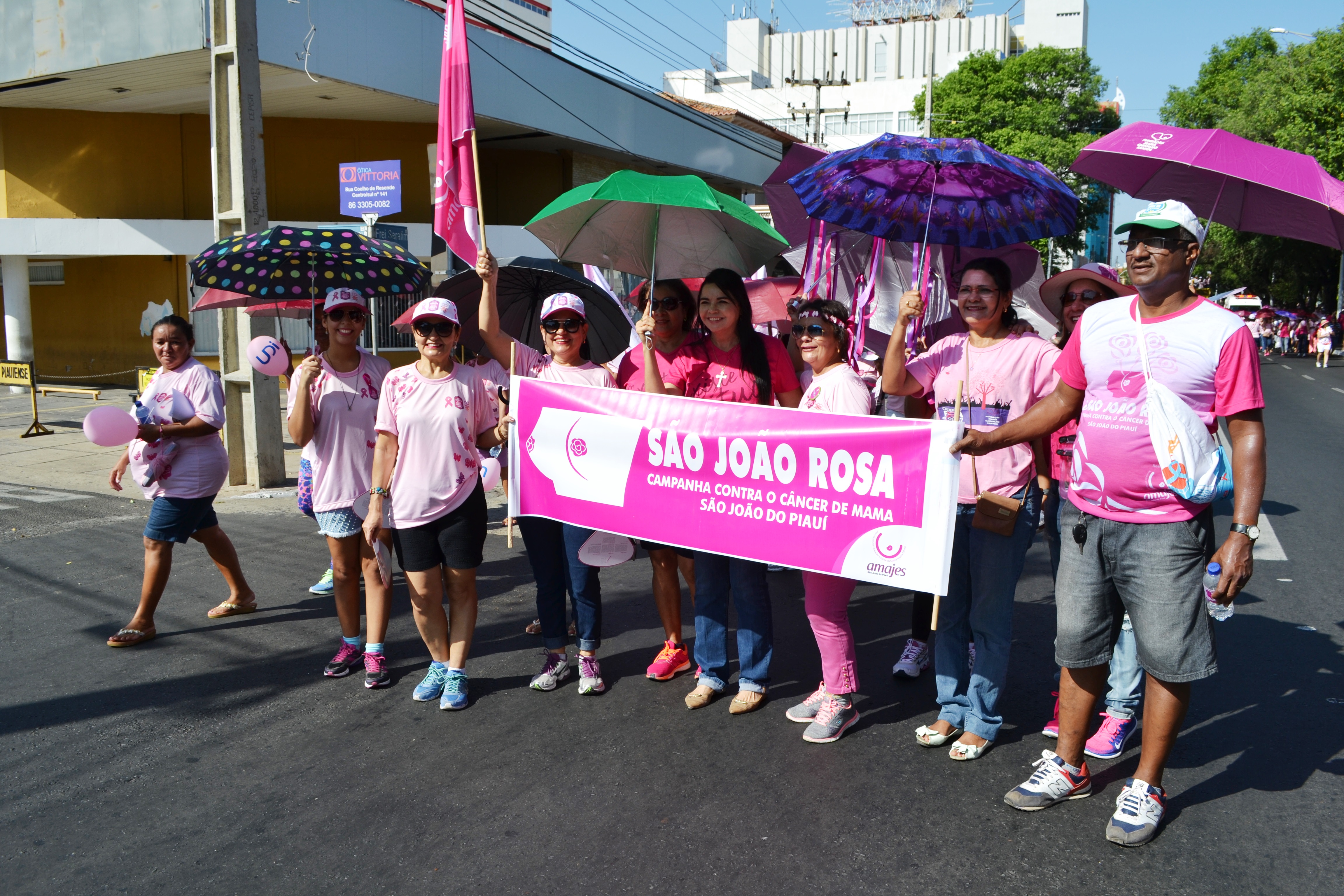 Vereadora Teresa Britto participou da caminhada.