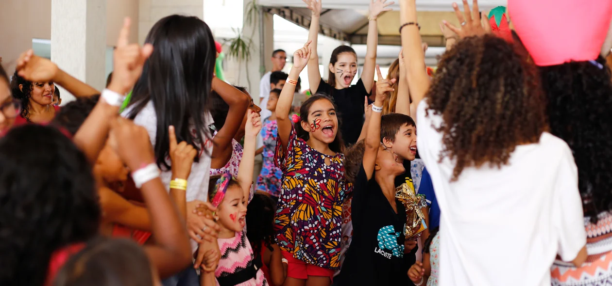 Crianças alegres no I Festival da criança OAB