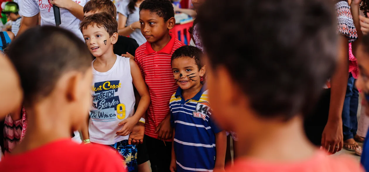 Crianças com muita alegria 