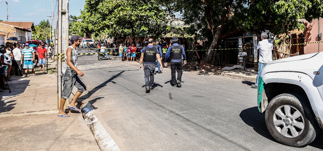 Polícia civil chegado no local do homicídio