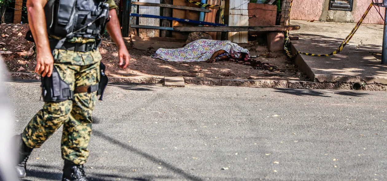 Polícia isolou o local do homicídio 