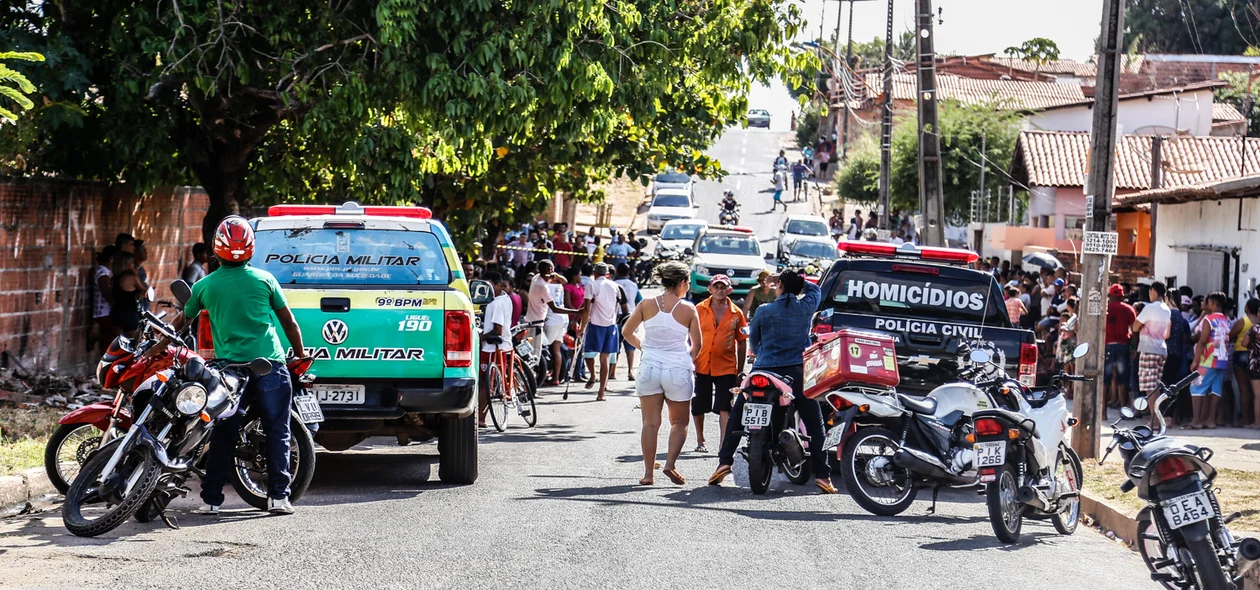 Polícia Militar e Polícia Civil no local do homicídio em Teresina Piauí 