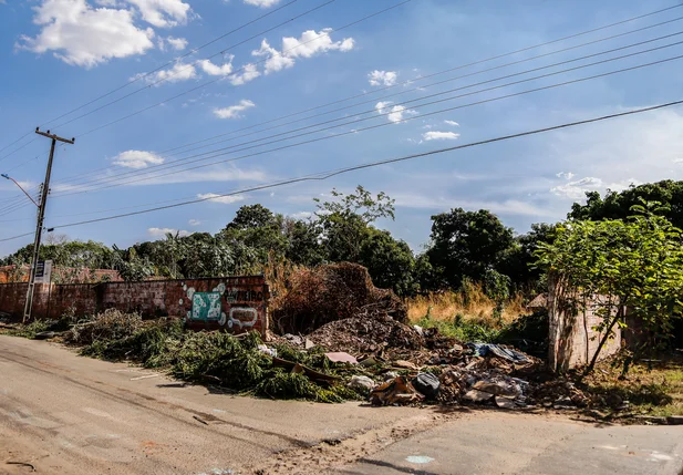 Terreno abandonado próximo homicídio