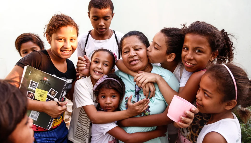 Crianças adoram a Dona Lurdinha