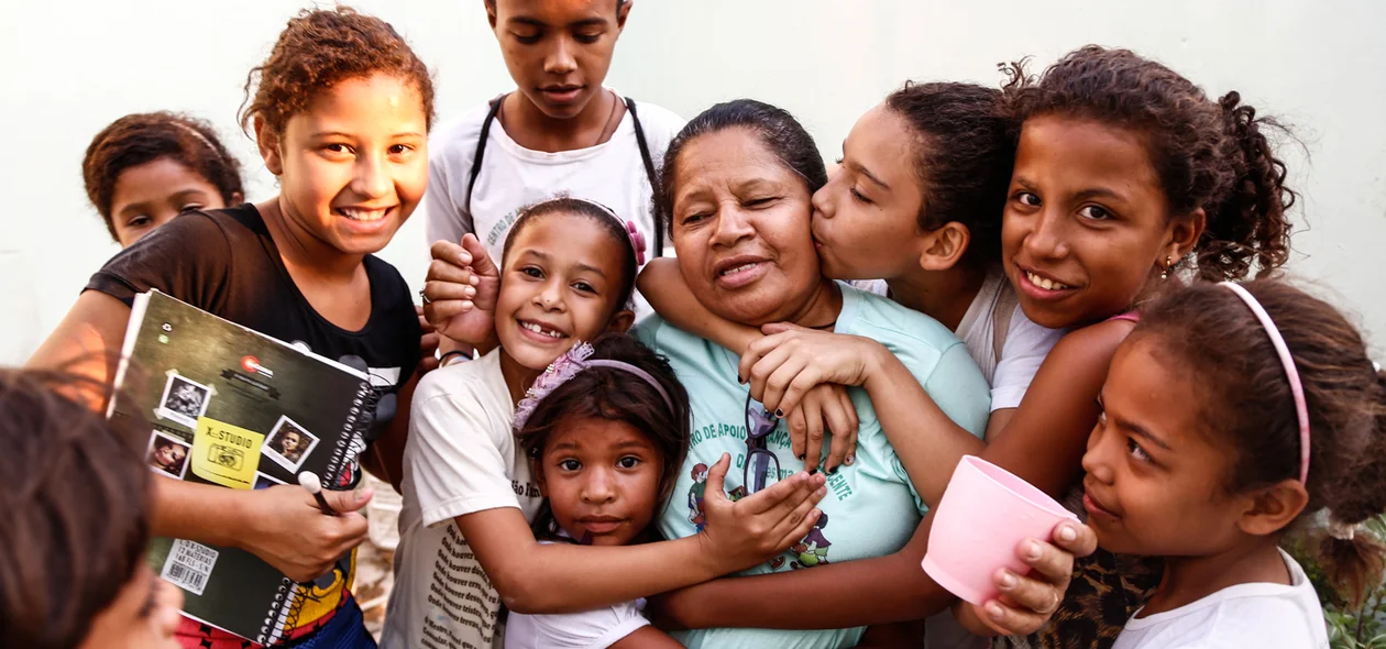 Crianças adoram a Dona Lurdinha