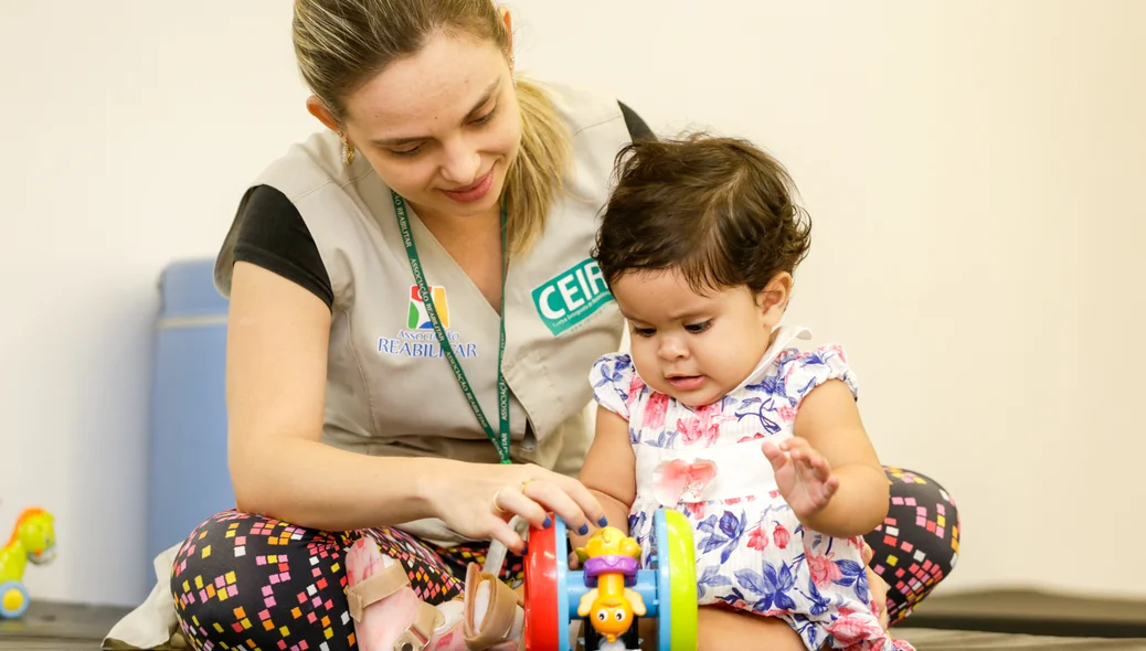 Isabela Vitória de 10 meses faz tratamento no Ceir