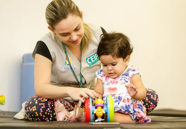 Isabela Vitória de 10 meses faz tratamento no Ceir