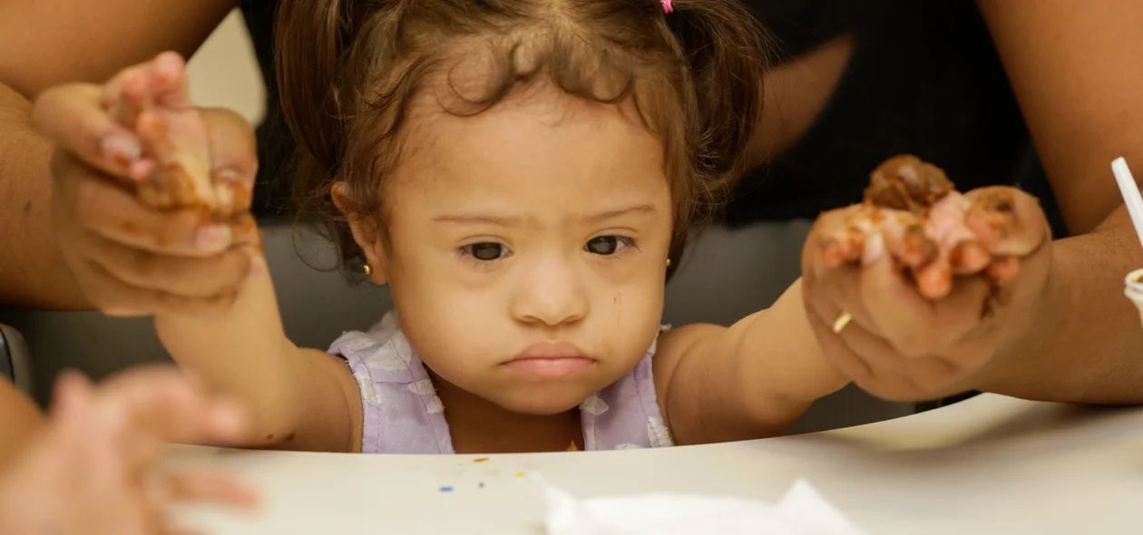 Nicole Sofia tem mais de um ano e faz atividade no Ceir